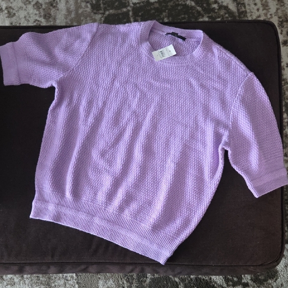 Ann Taylor Sweaters - BRAND NEW Ann Taylor Lilac Textured Knit Short Sleeve Sweater - Size Medium